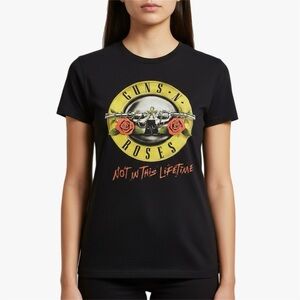 Guns and Roses Not in This Lifetime Short Sleeve T Shirt Womens Size Medium